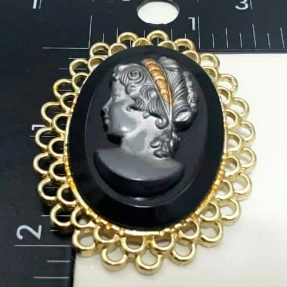 Victorian Style Cameo Brooch Pin with Gold Portrait n Black Background wit Whi🌴